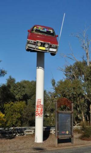 Name Deni's 'Ute on the Pole'
